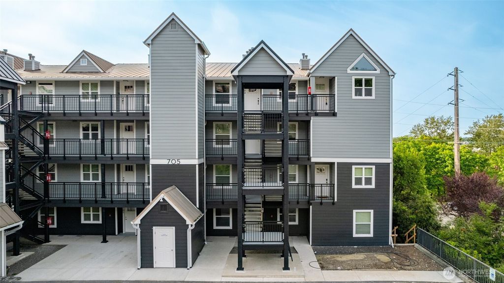 Photo of 705 N State Street #404, Bellingham, WA 98225 (MLS # 2527158)