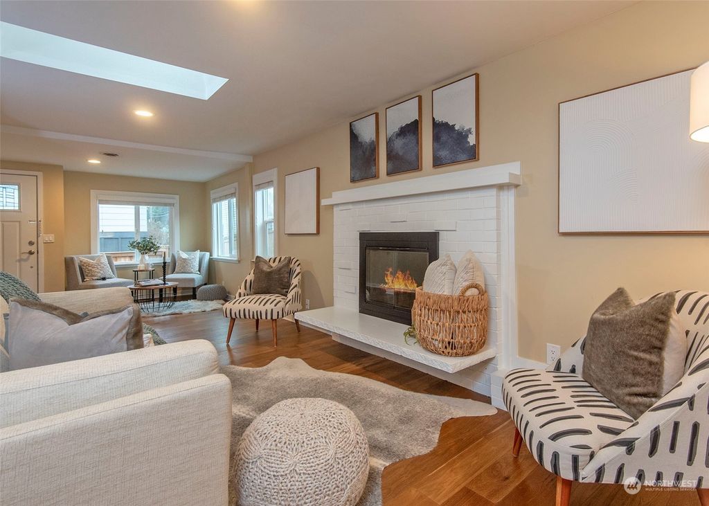 Photo of 6404 47th Avenue SW, Seattle, WA 98116 (MLS # 2039278)