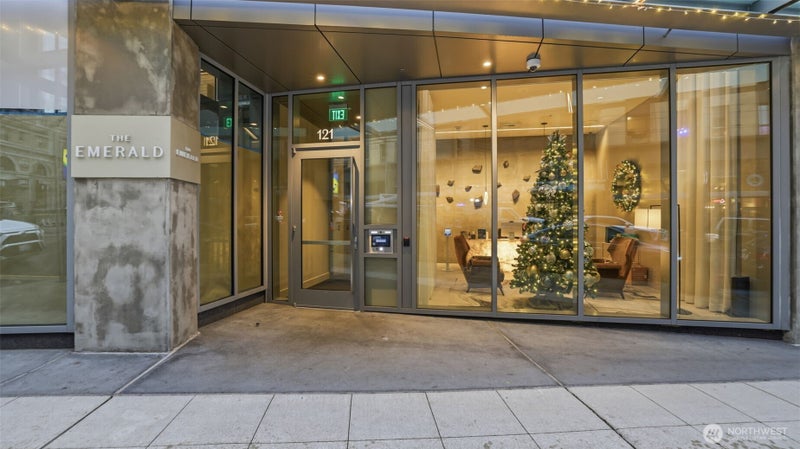 121 Stewart Street 905