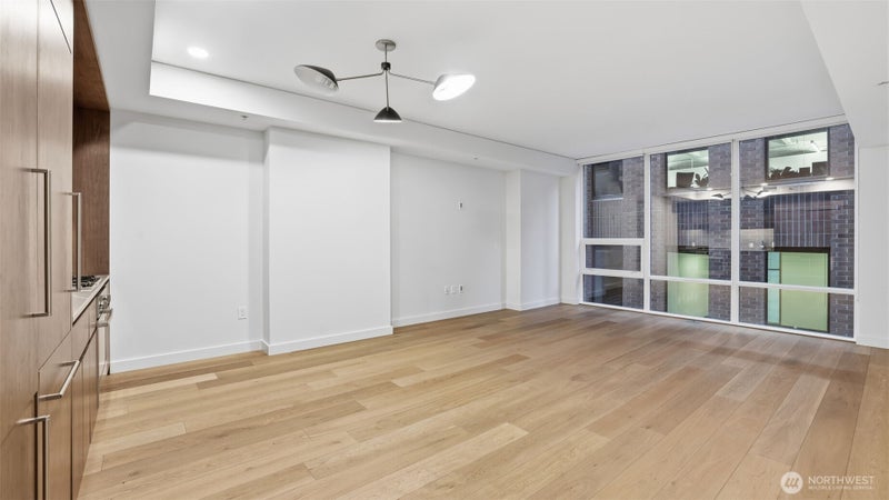 121 Stewart Street 905