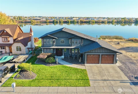 Photo of 915 W Edgewater Lane, Moses Lake, WA 98837 (MLS # 2594072)