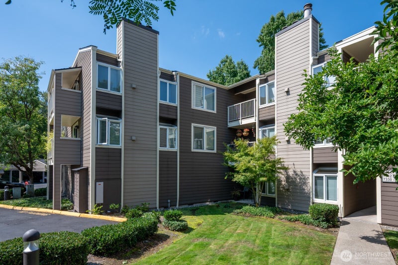7350 W Lake Sammamish Parkway 3-302
