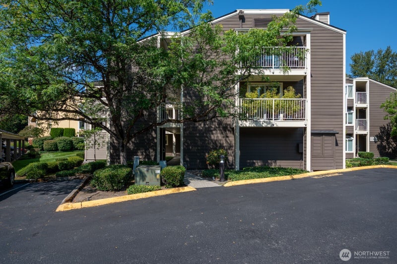 7350 W Lake Sammamish Parkway 3-302