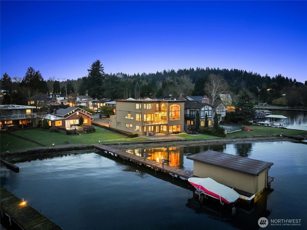 Photo of 4701 NE Shore Place, Lake Forest Park, WA 98155 (MLS # 2489956)