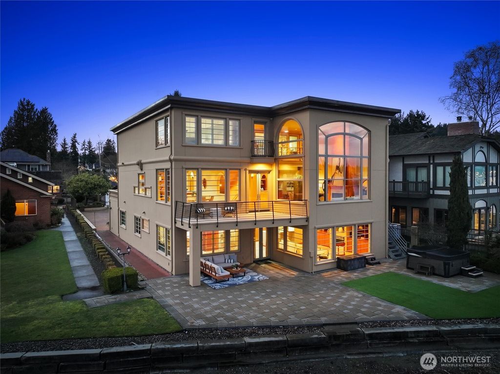 Photo of 4701 NE Shore Place, Lake Forest Park, WA 98155 (MLS # 2489956)