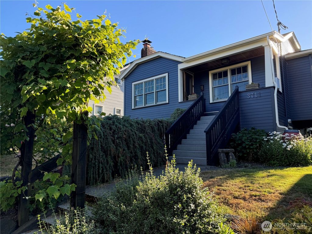 Photo of 3711 Walnut Avenue SW, Seattle, WA 98116 (MLS # 2351732)