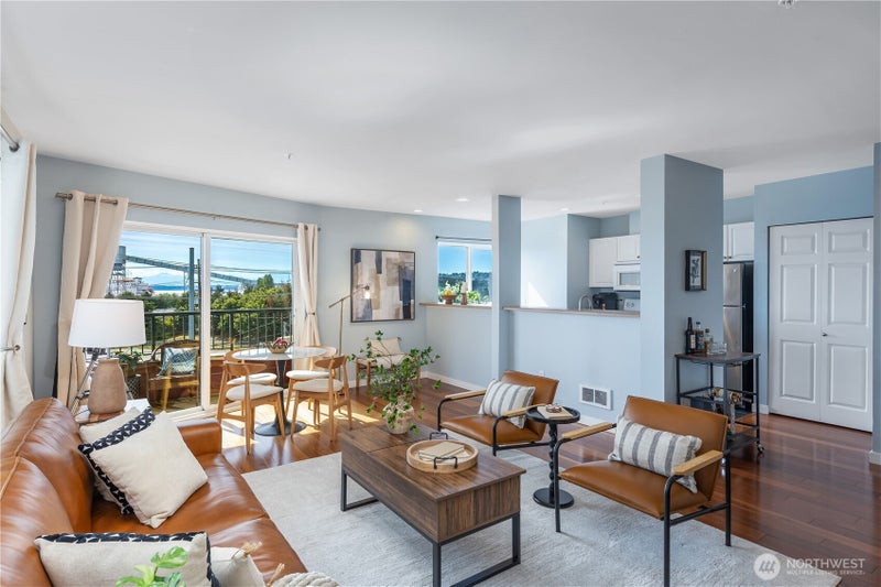 524 6th Avenue W 210