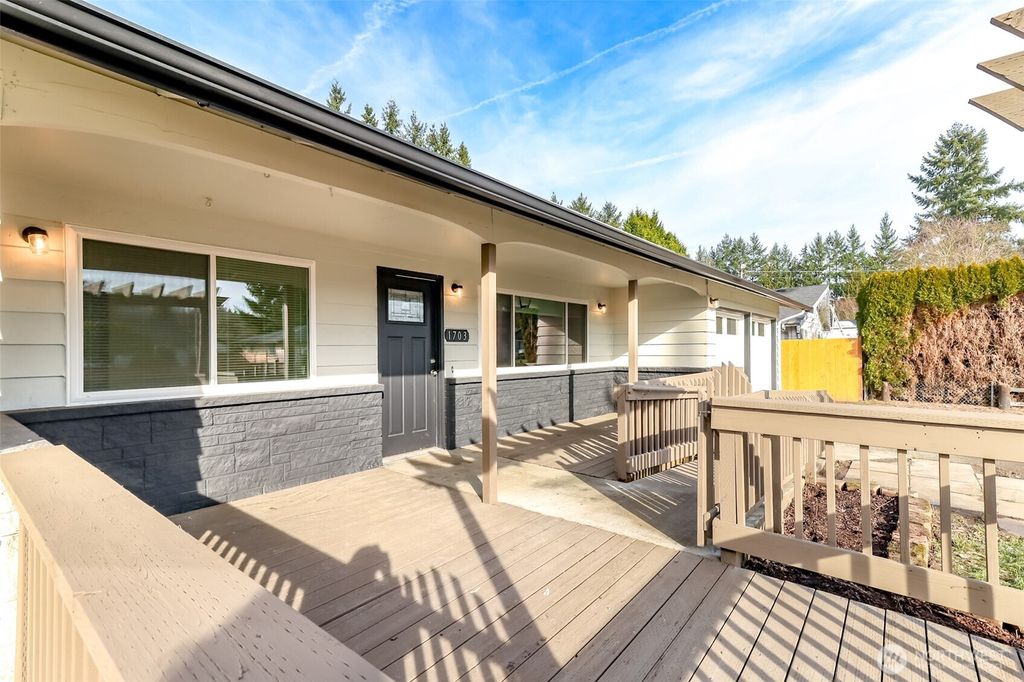 Photo of 1703 7th Avenue SE, Puyallup, WA 98372 (MLS # 2477170)