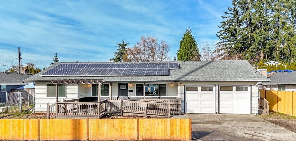 Photo of 1703 7th Avenue SE, Puyallup, WA 98372 (MLS # 2477170)