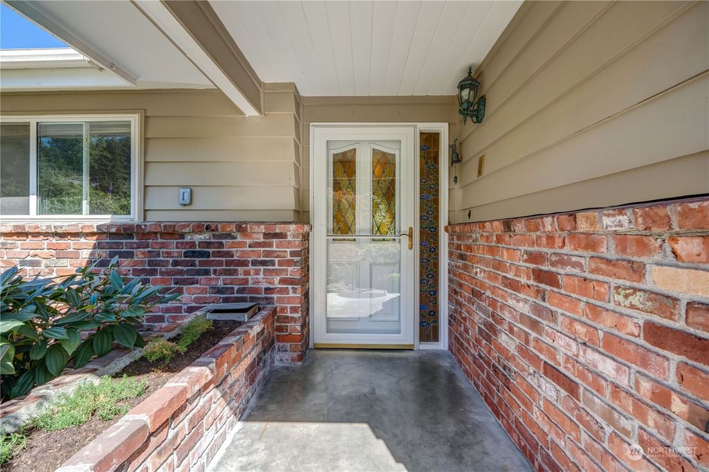 Photo of 19530 53rd Ave NE Ave, Lake Forest Park, WA 98155 (MLS # 2266051)