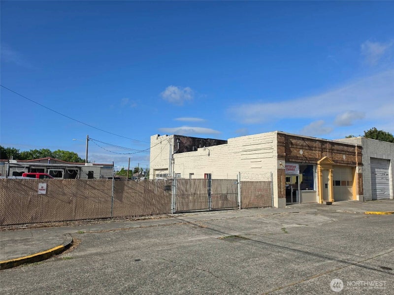 212 W Center Street