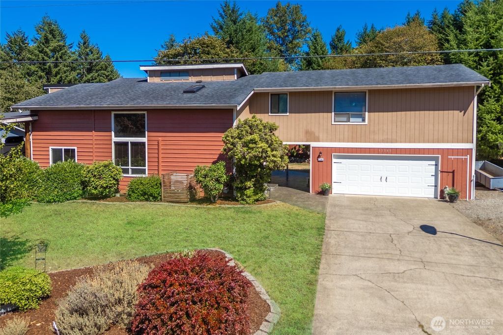 Photo of 13305 146th Street E, Puyallup, WA 98374 (MLS # 2457501)