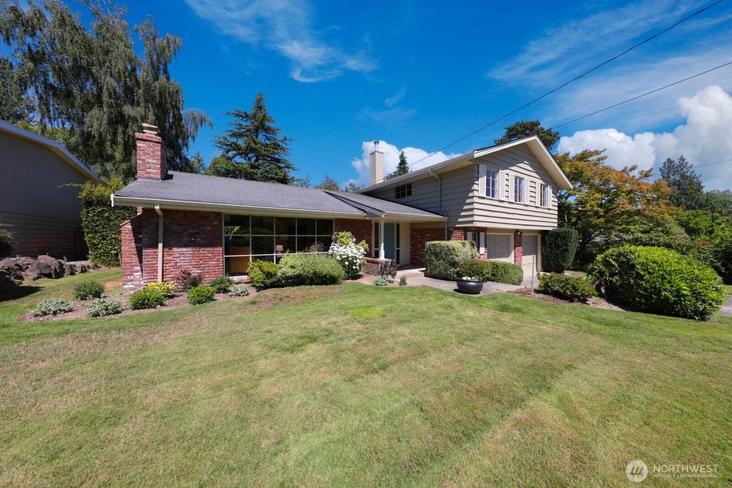 Photo of 6526 NE 60th Street, Seattle, WA 98115 (MLS # 2413129)