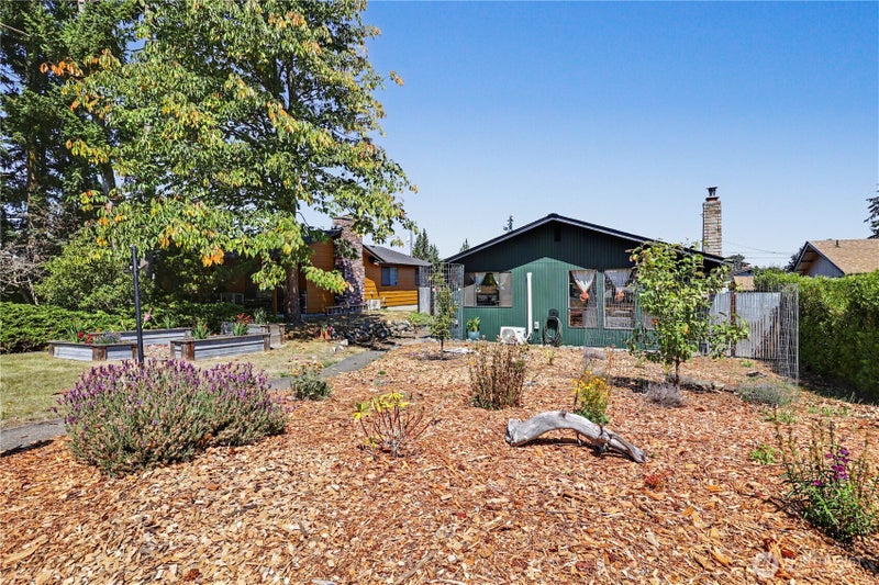 823 W 15th Street