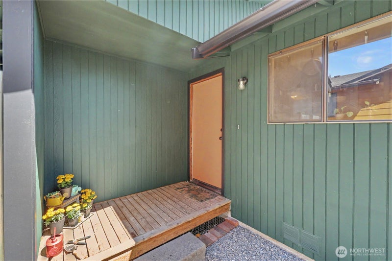 823 W 15th Street
