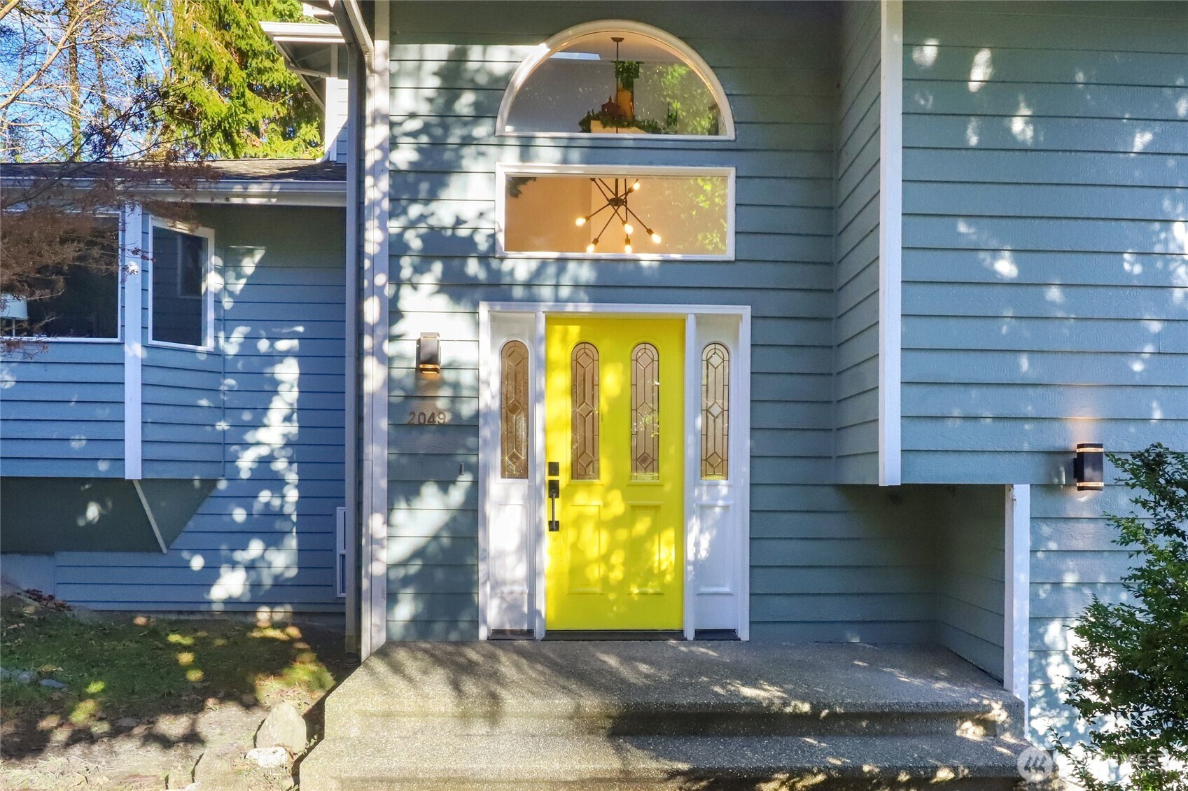 2049 NE Amhurst Court