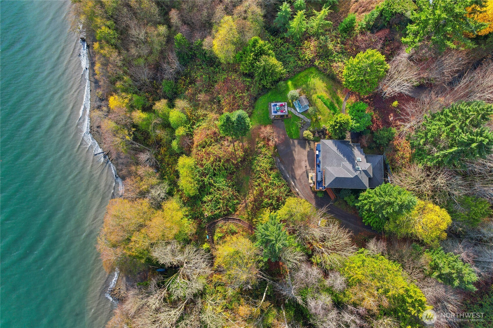 2049 NE Amhurst Court