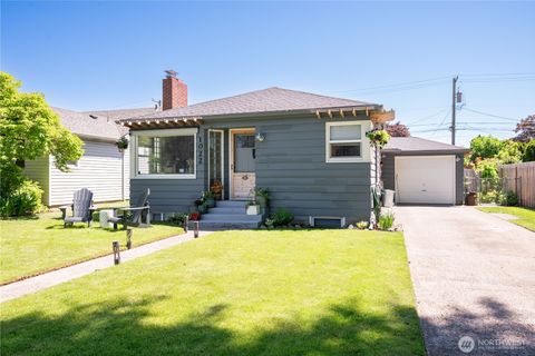 Photo of 1022 22nd Avenue, Longview, WA 98632 (MLS # 2522033)