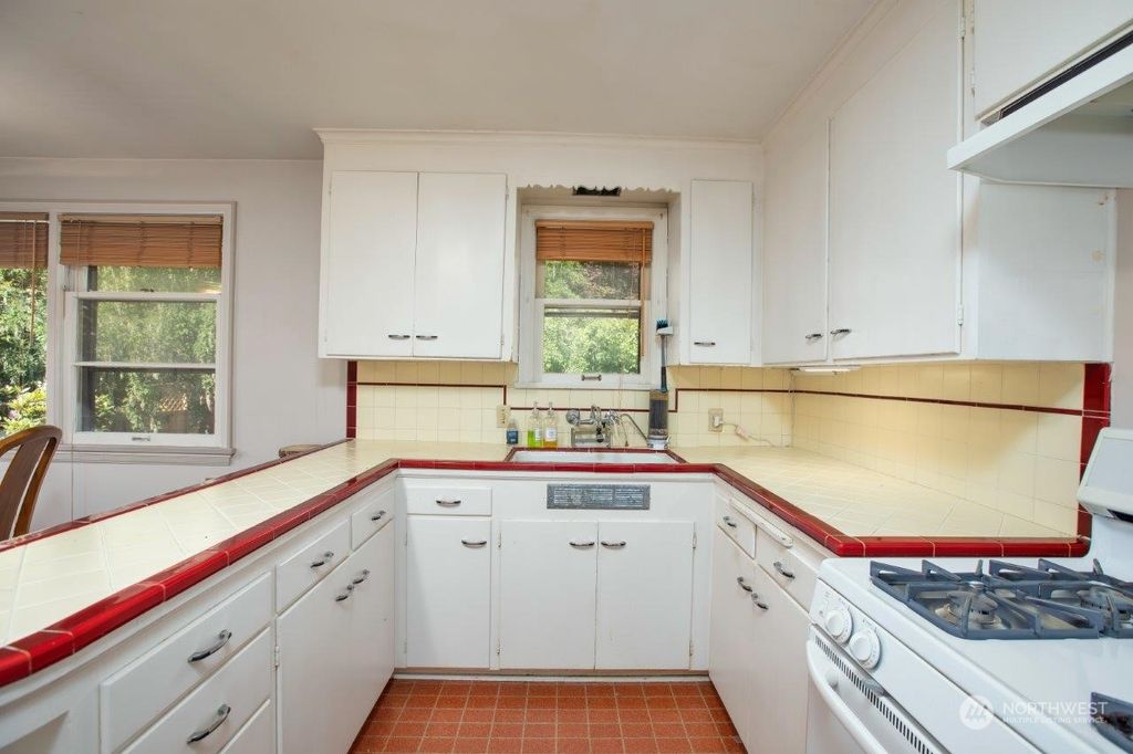 Photo of 9253 Dibble Avenue NW, Seattle, WA 98117 (MLS # 2076241)