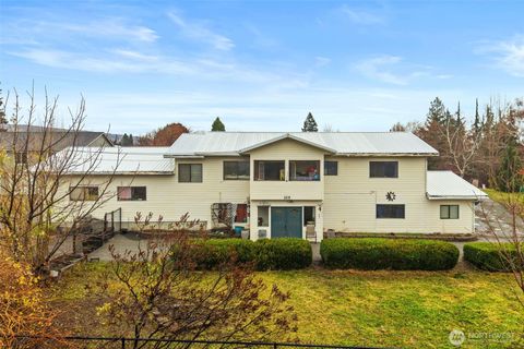Photo of 325 N Kansas Avenue, East Wenatchee, WA 98802 (MLS # 2460085)