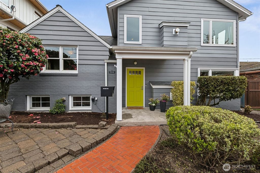 Photo of 2806 29th Avenue W, Seattle, WA 98199 (MLS # 2354071)