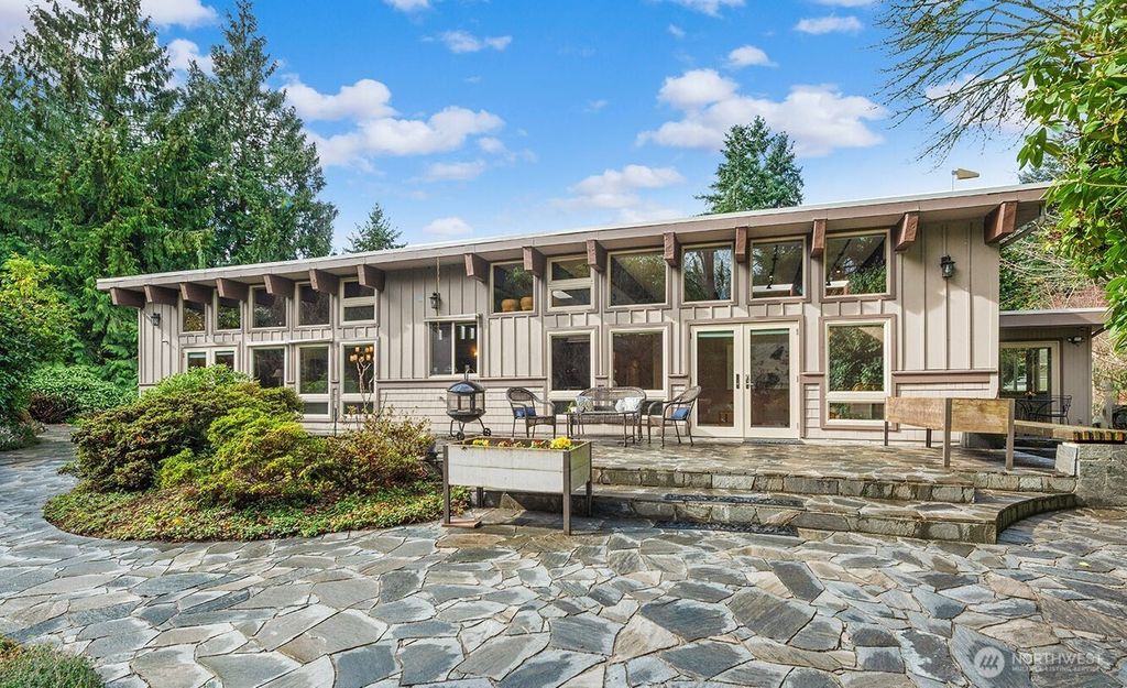 Photo of 16 Cascade Key, Bellevue, WA 98006 (MLS # 2516637)