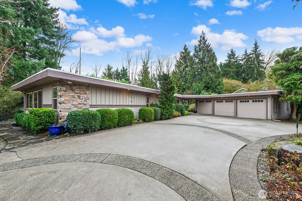 Photo of 16 Cascade Key, Bellevue, WA 98006 (MLS # 2516637)