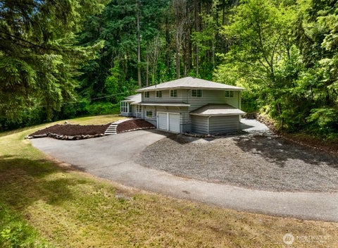 Photo of 1806 39th Avenue SE, Puyallup, WA 98374 (MLS # 2531233)
