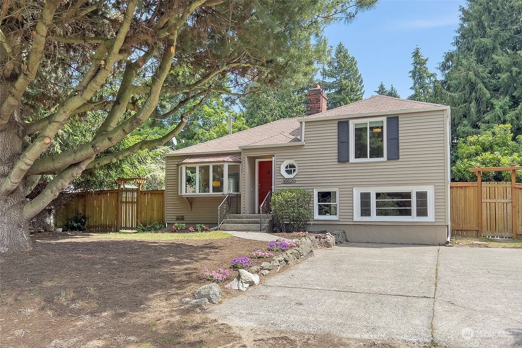 Photo of 10520 19th Avenue NE, Seattle, WA 98125 (MLS # 2101816)