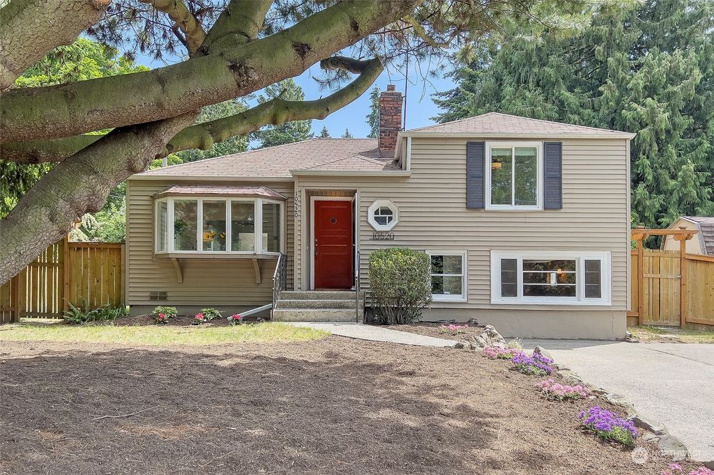 Photo of 10520 19th Avenue NE, Seattle, WA 98125 (MLS # 2101816)