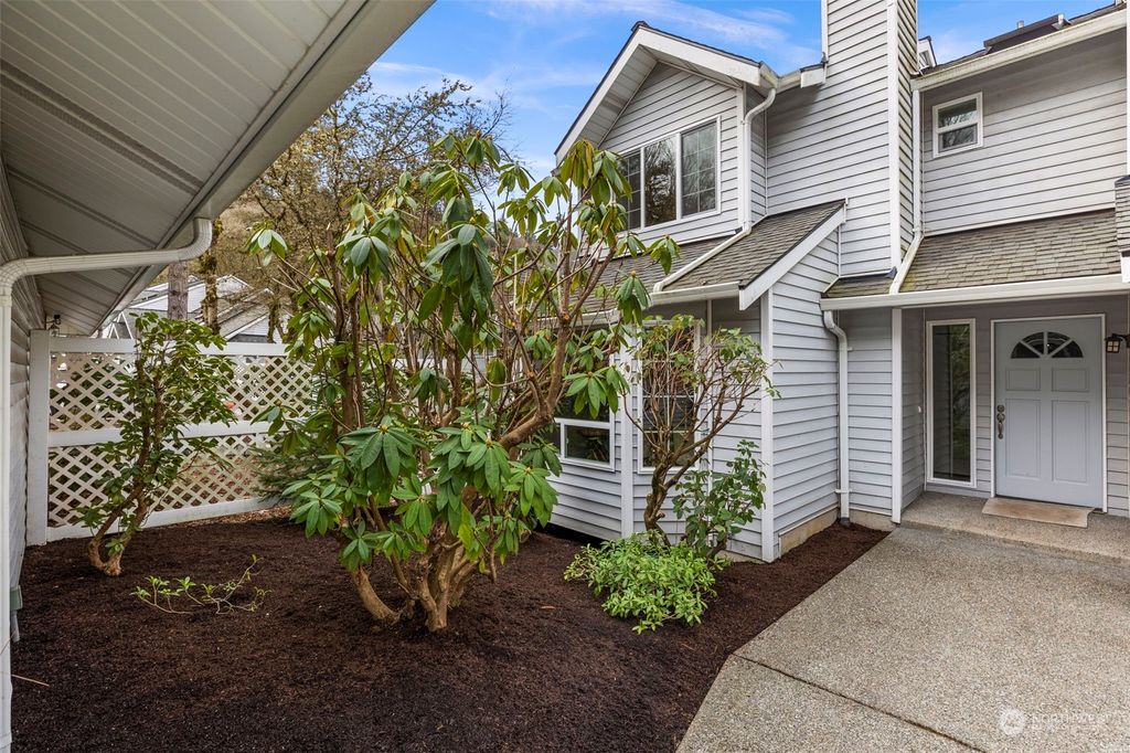 Photo of 4205 144th Lane SE, Bellevue, WA 98006 (MLS # 2208966)