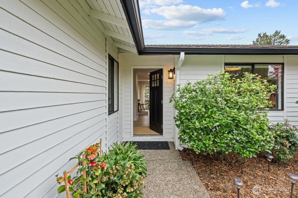 Photo of 17420 158th Avenue SE, Renton, WA 98058 (MLS # 2518083)