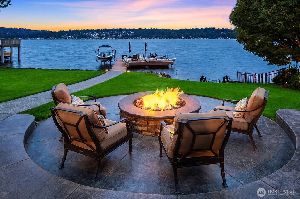 Photo of 2419 E Lake Sammamish Place SE, Sammamish, WA 98075 (MLS # 2377610)