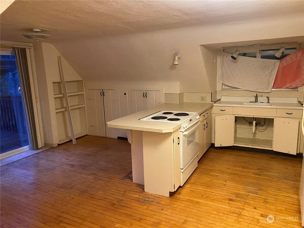 Photo of 13047 39th Avenue NE, Seattle, WA 98125 (MLS # 2194066)