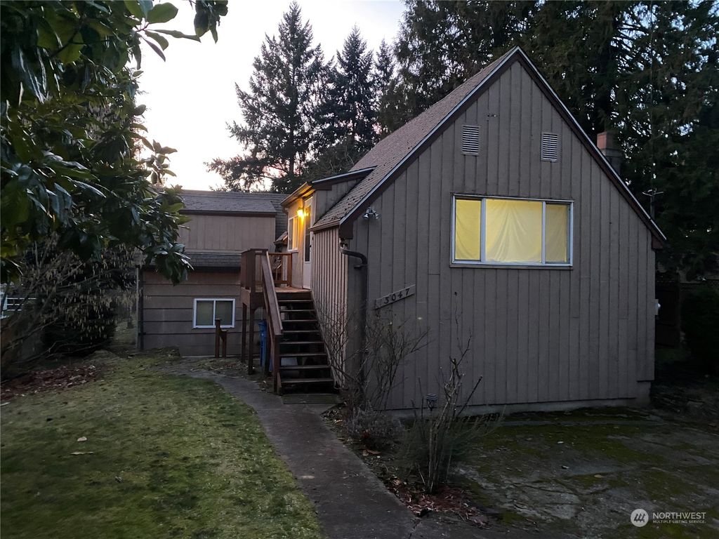 Photo of 13047 39th Avenue NE, Seattle, WA 98125 (MLS # 2194066)