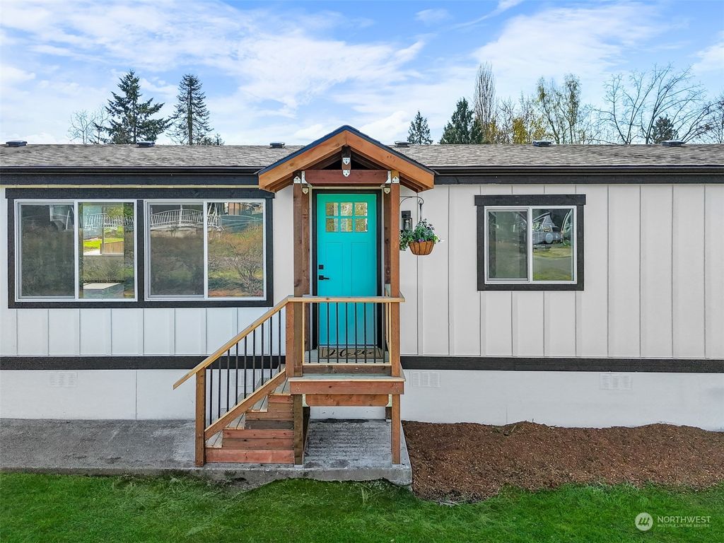 Photo of 118 2nd Avenue S, Algona, WA 98001 (MLS # 2210334)