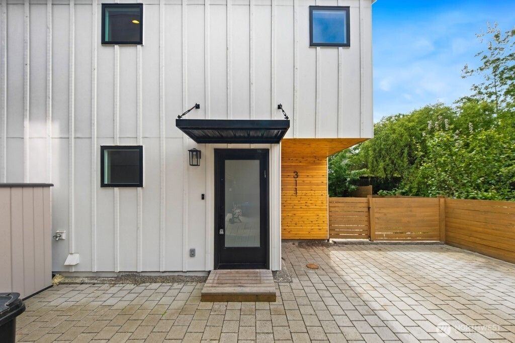 Photo of 311 NW 89th Street, Seattle, WA 98117 (MLS # 2523643)