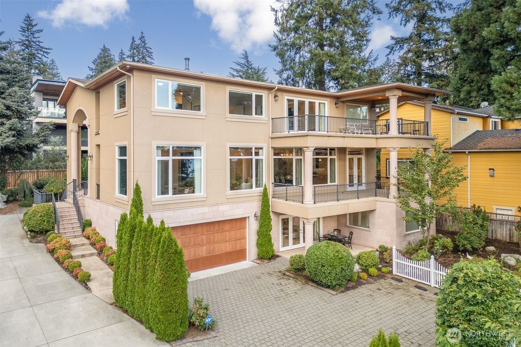 Photo of 9426 Lake Washington Boulevard NE, Bellevue, WA 98004 (MLS # 2525390)