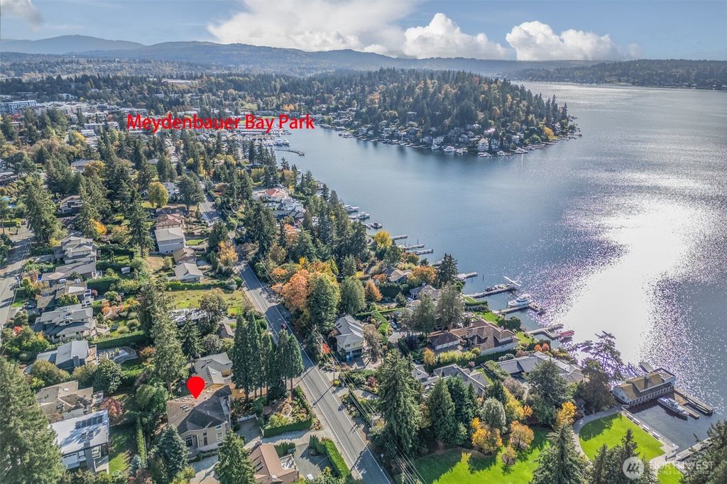 Photo of 9426 Lake Washington Boulevard NE, Bellevue, WA 98004 (MLS # 2525390)