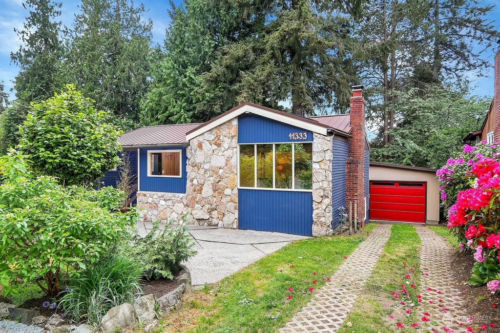 Photo of 11333 38th Avenue NE, Seattle, WA 98125 (MLS # 2235430)