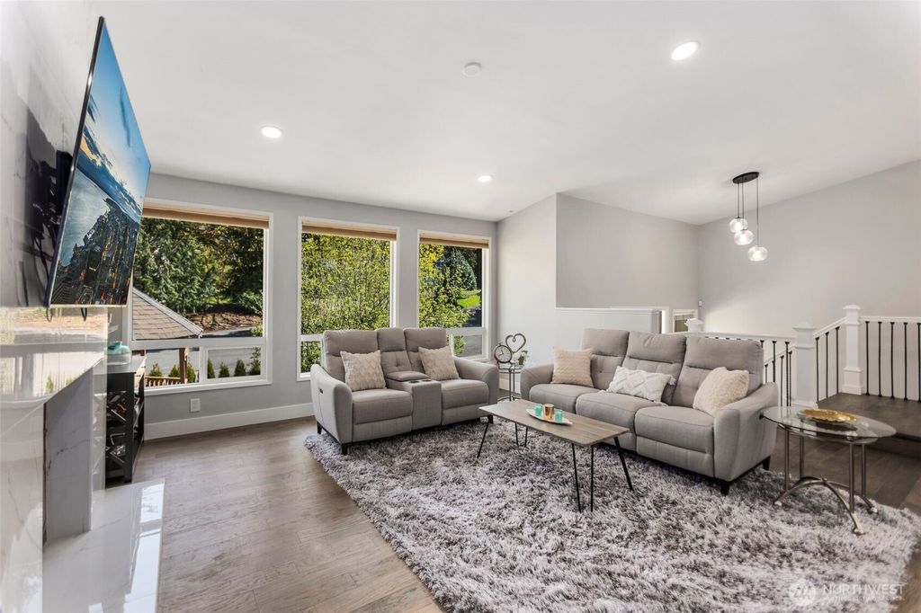 Photo of 1525 218th Place NE, Sammamish, WA 98074 (MLS # 2470262)