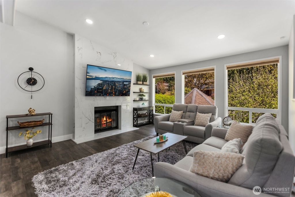 Photo of 1525 218th Place NE, Sammamish, WA 98074 (MLS # 2470262)