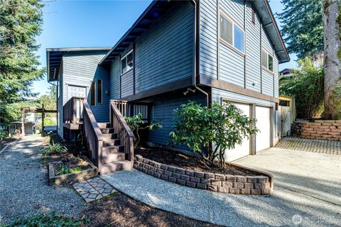 Photo of 11630 NE 74th Street, Kirkland, WA 98033 (MLS # 2482466)