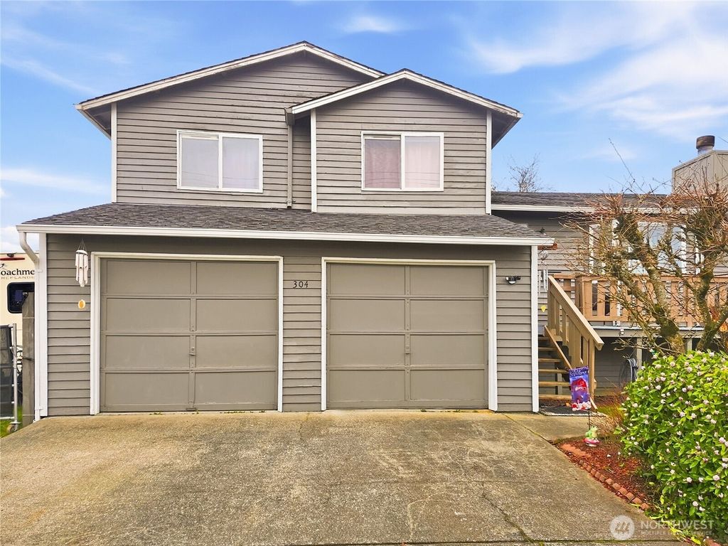 Photo of 304 5th Avenue NW, Algona, WA 98001 (MLS # 2491186)