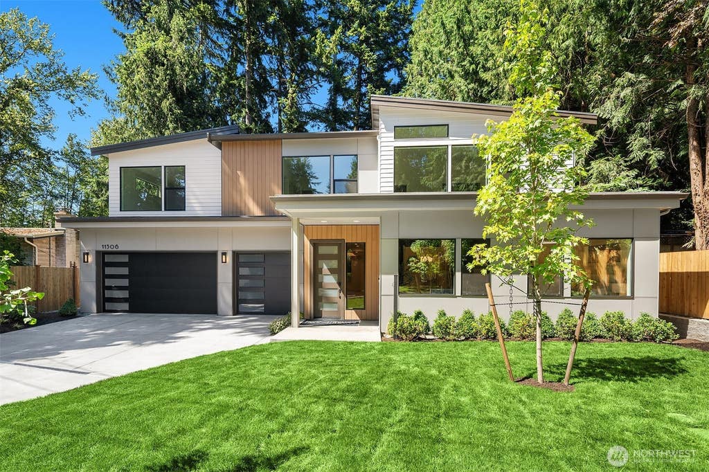 Photo of 11506 NE 113th Place, Kirkland, WA 98033 (MLS # 2545015)