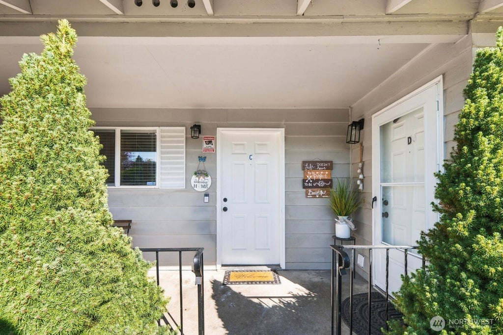 Photo of 12404 SE 272nd Place #C, Kent, WA 98030 (MLS # 2578677)