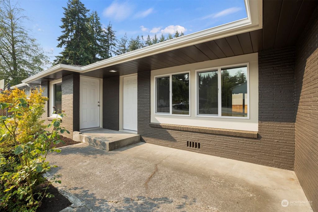 Photo of 221 Madison Street, Everett, WA 98203 (MLS # 2039790)