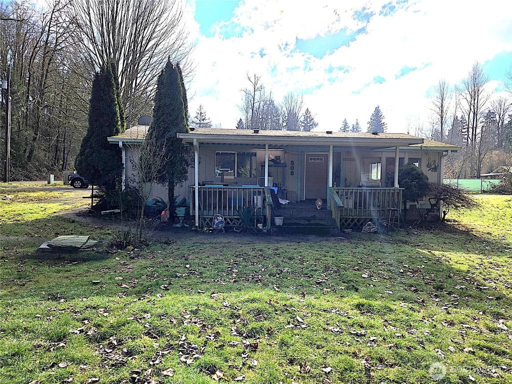 Photo of 208 Burma Road, Castle Rock, WA 98611 (MLS # 2485650)