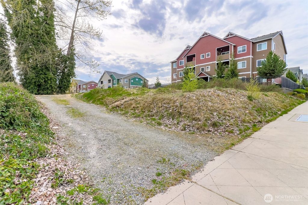 Photo of 1725 Meridian Avenue E, Edgewood, WA 98371 (MLS # 2505828)