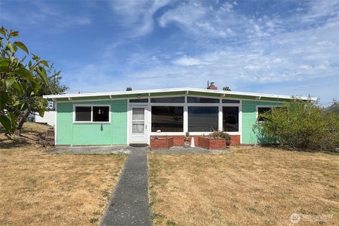 Photo of 1027 W Ninth Street, Port Angeles, WA 98363 (MLS # 2544776)